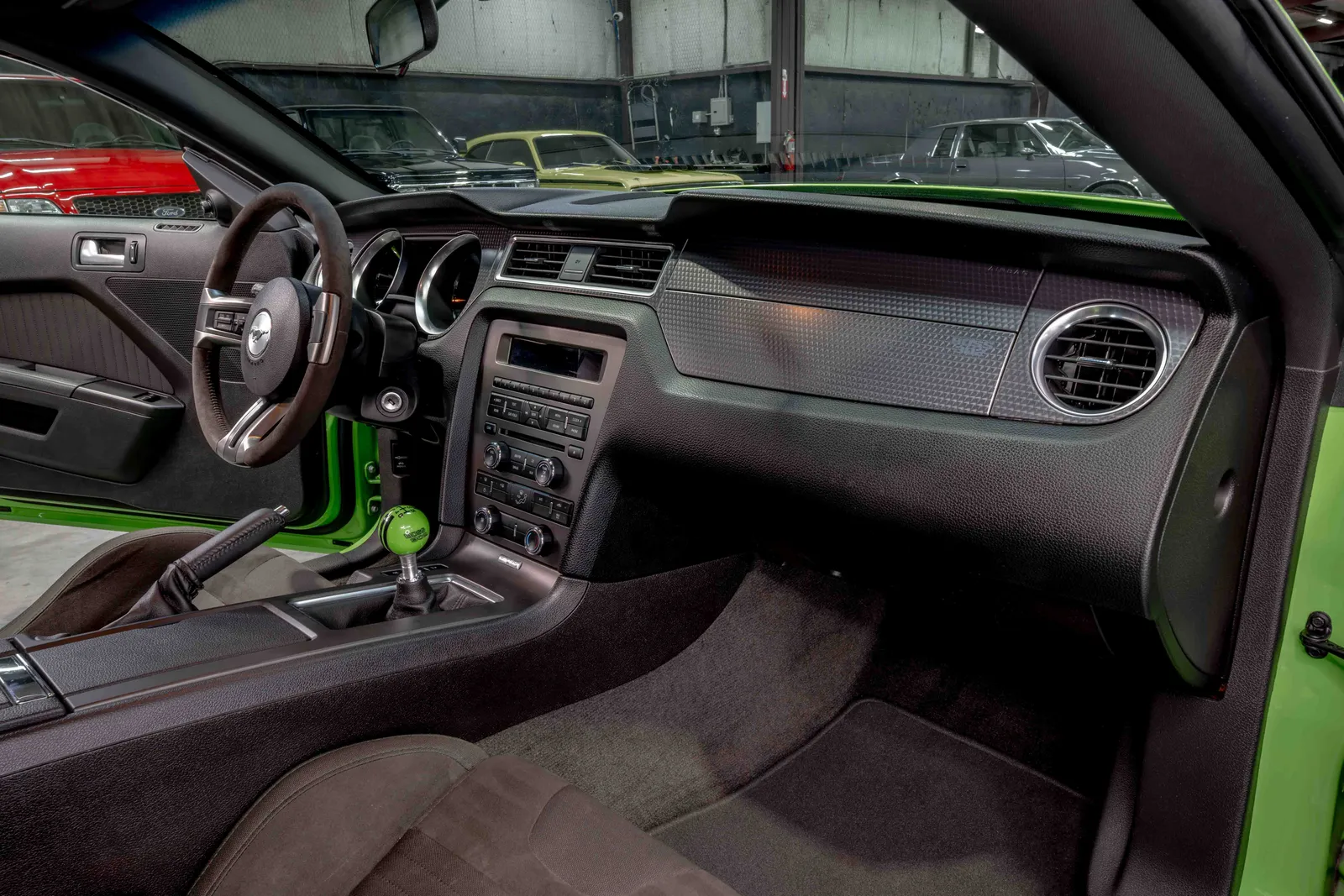 2013-Ford-Mustang-Gotta have it green-1ZVBP8CU5D5225814-47.jpg
